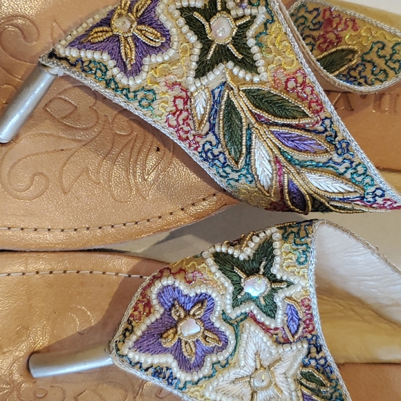 n.y.l.a. Size 10 Wedge Beaded Flip Flops - Picture 4 of 5